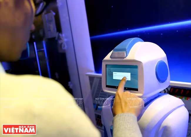 Se ingresa el número de la mesa en el sistema de comando del robot.