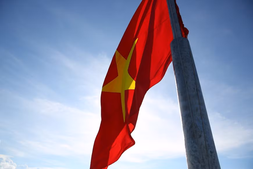 Ondea la bandera de Vietnam (Foto: Lam Phan/Vietnam+)