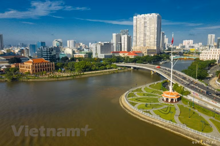En caso de incumplir las medidas de distanciamiento social, se procederá al aislamiento médico obligatorio de acuerdo con lo establecido por la ley. En la foto: El muelle de Nha Rong. (Foto: Vietnam +)