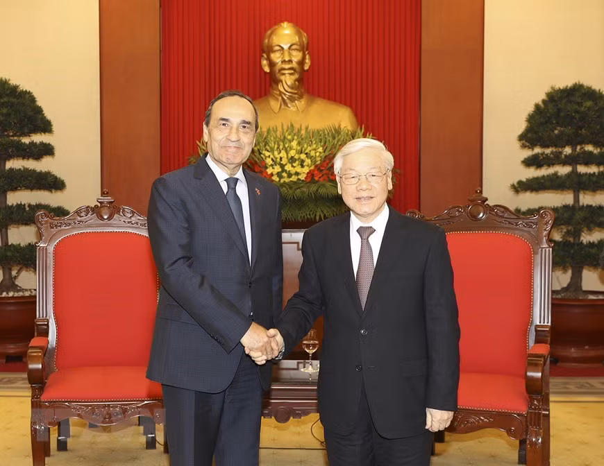 El secretario general del Partido Comunista de Vietnam, Nguyen Phu Trong, recibe al presidente de la Cámara de Representantes de Marruecos, Habib El Malki, en su visita oficial a Vietnam en 2017. (Foto: Tri Dung/VNA)