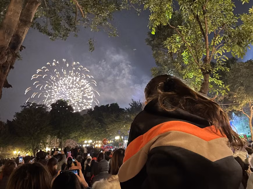 Los juegos artificiales abren un año de esperanzas, especialmente en medio de la inestabilidad y la evolución complicada de la pandemia en el mundo. (Fuente: VNA)