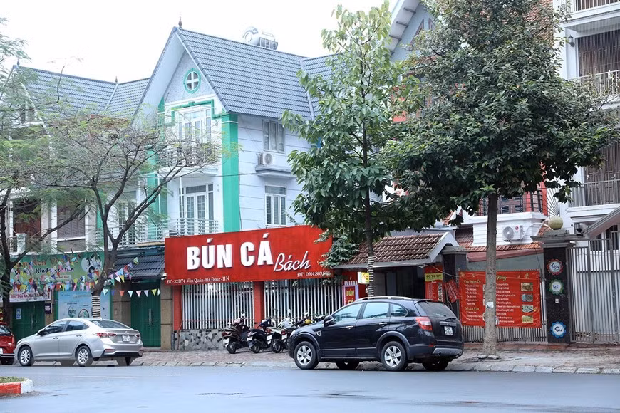 Aún hay tienda que no cerrado sus puertas. La foto tomada a las 8:30 horas (Foto: VNA)