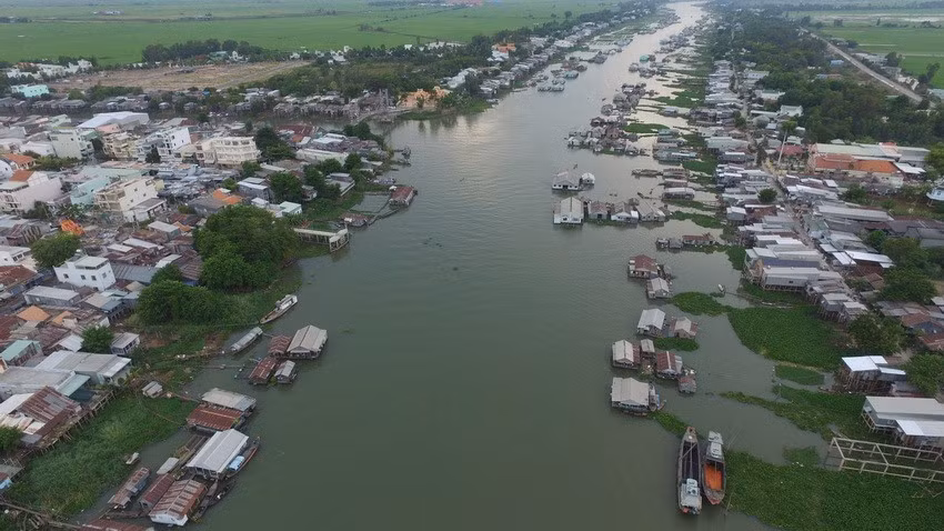 La cría de peces en el río Hau, en la ciudad de Chau Doc, provincia de Hau Giang. (Foto: VNA)
