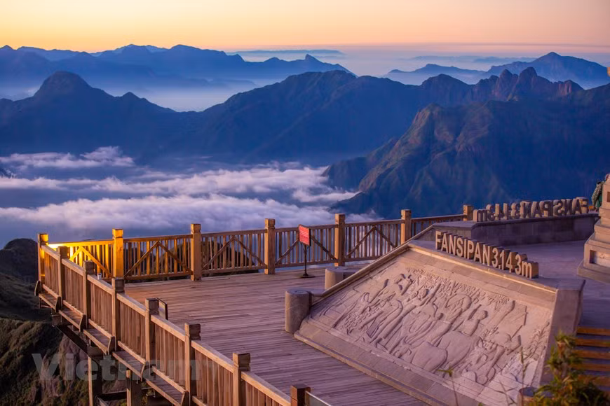 El pico de Fansipan se tiñe de color púrpura. (Foto: Vietnam+)