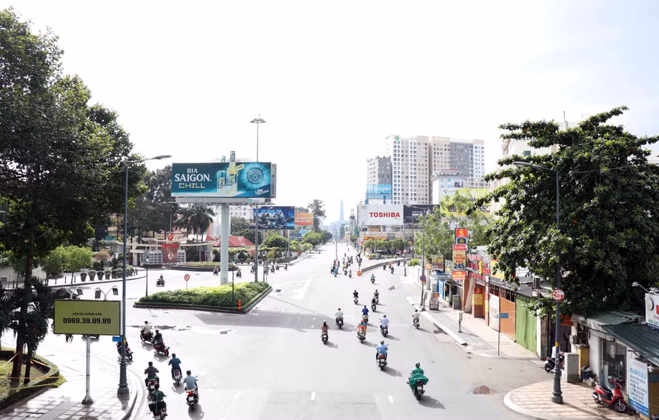 El cruce de Hoang Van Thu-Nguyen Van Troi es más tranquilo de lo normal. (Foto: VNA)