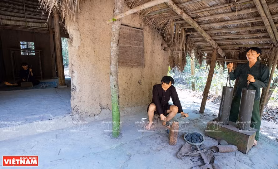 Recreación de las actividades cotidianas en los túneles de Cu Chi.