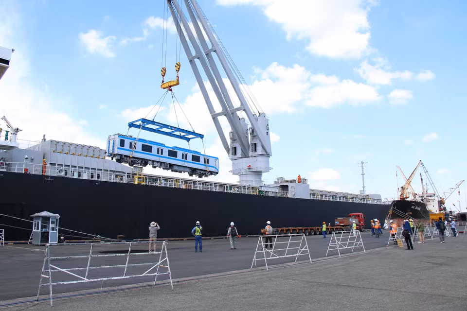 La descarga de vagones en el puerto de Khanh Hoi. (Foto: VNA)