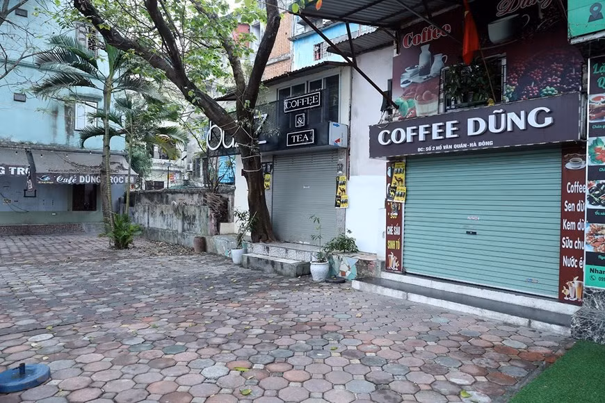 Las cafeterías en la zona urbana de Van Quan cerradas (Foto: VNA)