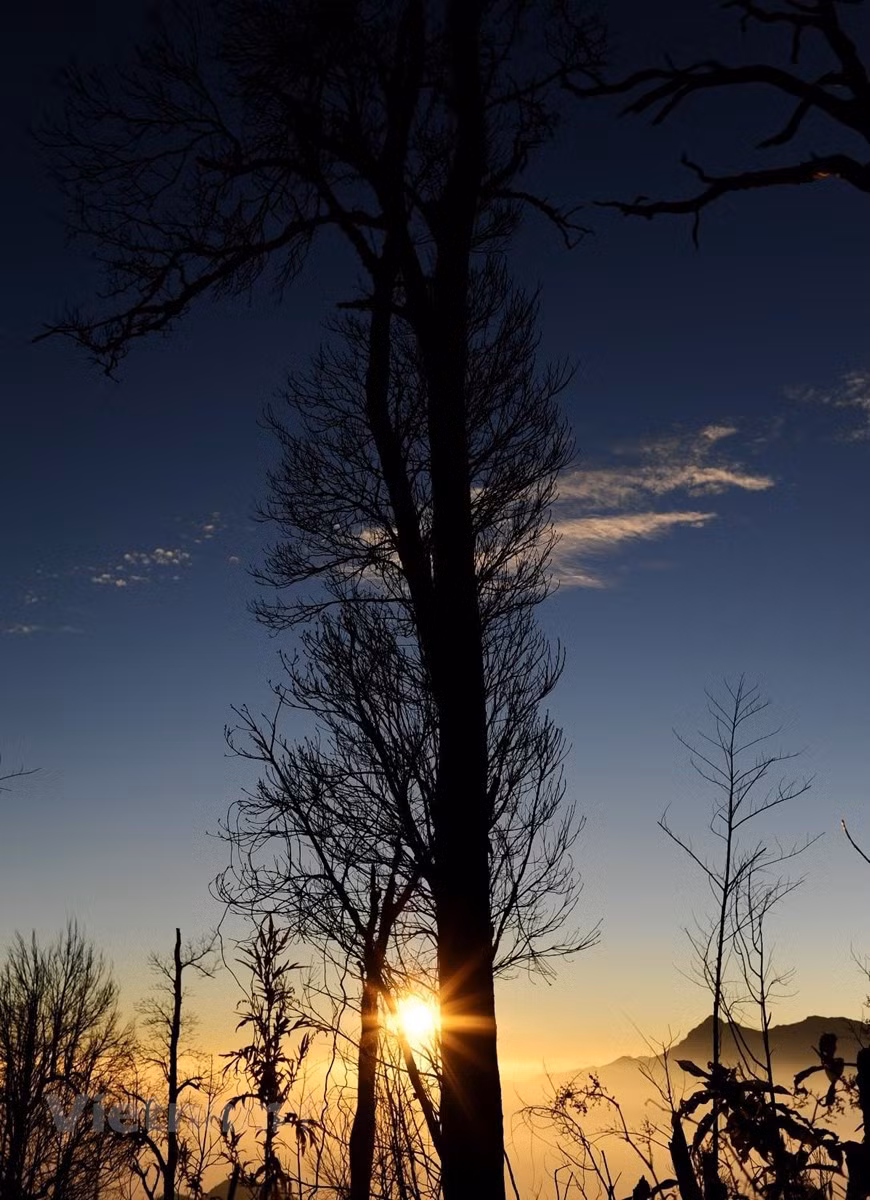 Puesta de sol en carreteras de montaña. (Foto: VNA)