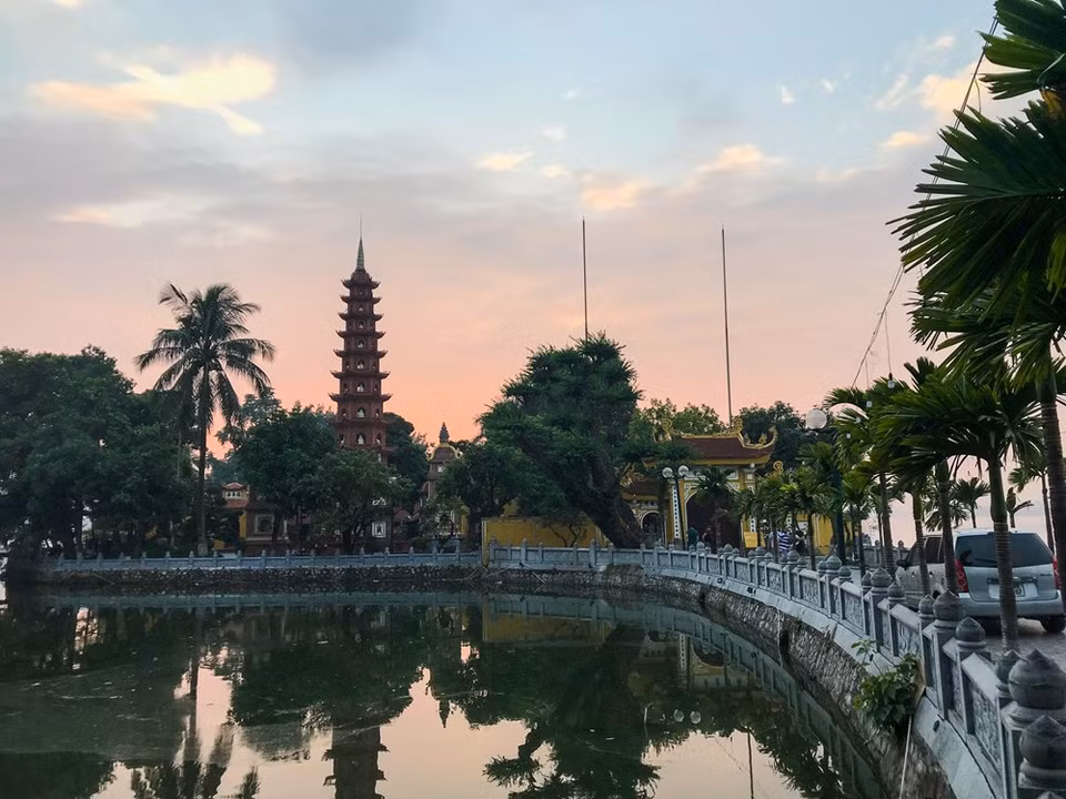 La pagoda Tran Quoc en el lago Oeste, considerada el templo más antiguo de Hanoi con más de mil 500 años de antigüedad es el centro budista de la antigua capital de Thang Long. (Foto: Vietnam +)