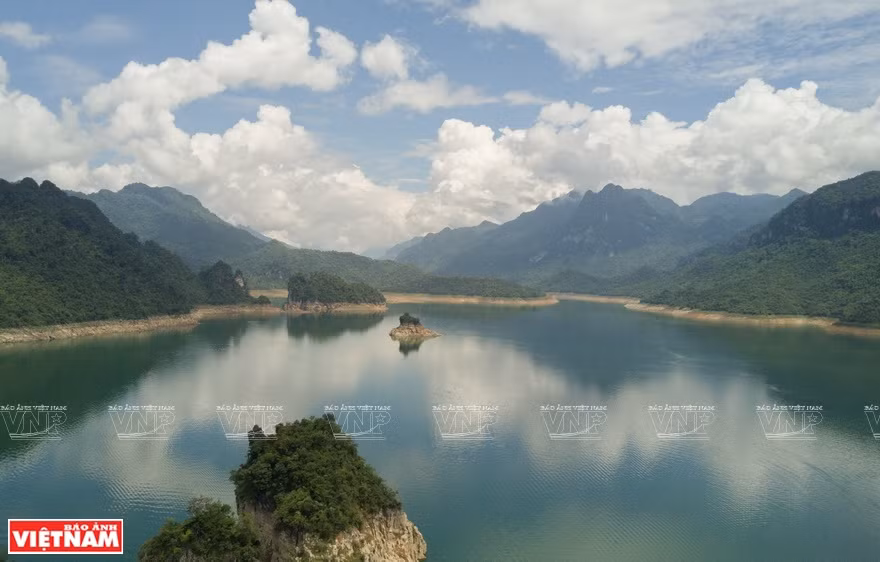 La belleza del lago de Na Hang. (Fuente: VNA)