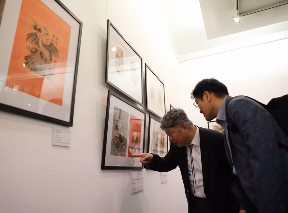 La exposición, celebrada este jueves en Hanoi, atrajo a invitados y académicos nacionales e internacionales. (Fuente: VNA)