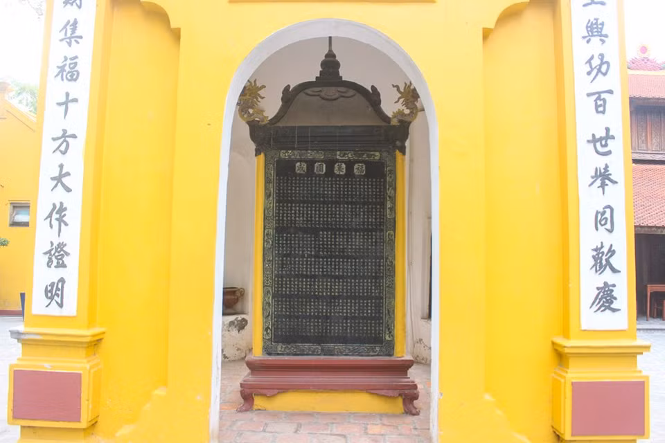 En el templo actualmente se mantienen 14 estelas. En la inscripción en 1815, había un ensayo escrito por Pham Quy Thich que registraba la reconstrucción del templo después de un largo período de ruina. (Foto: Vietnam +)