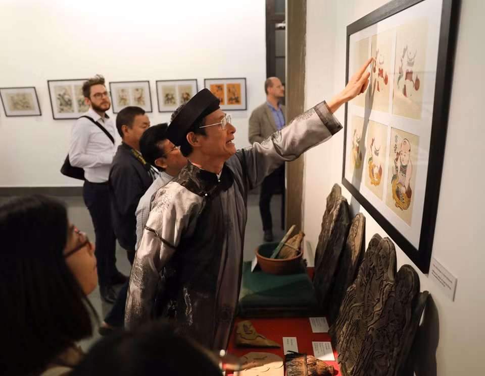 Algunas colecciones fueron restauradas, mientras que otras fueron creadas recientemente, con el objetivo de reflejar las imágenes asociadas con la costumbre y vida cotidiana de los vietnamitas. (Fuente: VNA)
