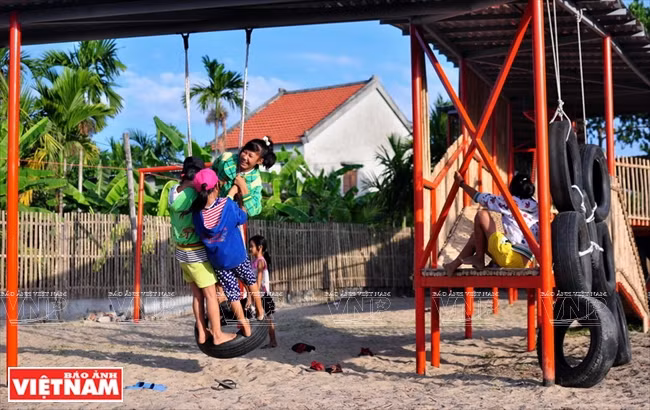 Campo de juego para niños en el casco antiguo de Hoi An, diseñado por Hoang Thuc Hao (Fuente: VNA)