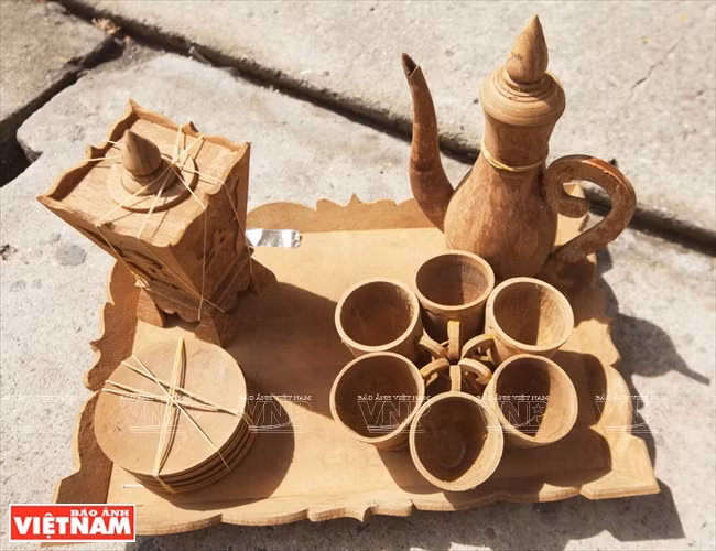Un equipo para tomar té de etnias minoritaris en las zonas montañosas del Noroeste