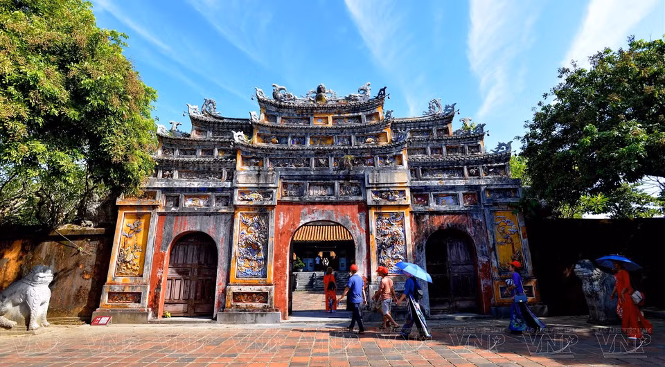 Elementos antiguos de Mieu Mon, puerta de entrada a The To Mieu, un lugar para adorar a los reyes de la dinastía Nguyen en el suroeste de la Ciudadela Imperial de Hue. (Foto: VNA)