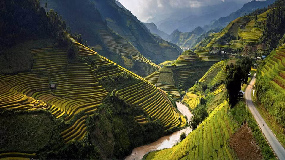No.2: El país con figura de la letra S posee un gran número de paisajes hermosos, desde arrozales hasta playas pintorescas. Viajar en moto es una experiencia recomendable, y es imperdonable visitar Vietnam sin degustar la gastronomía local.