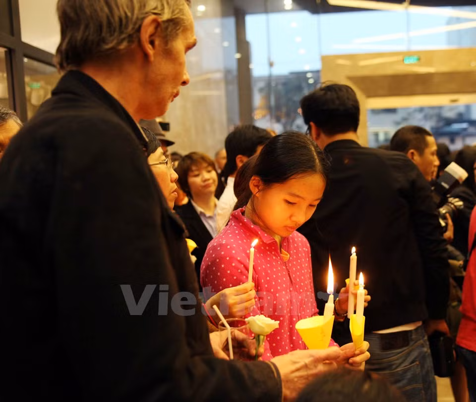 Encendidas las primeras candelas (Fuente: VNA)