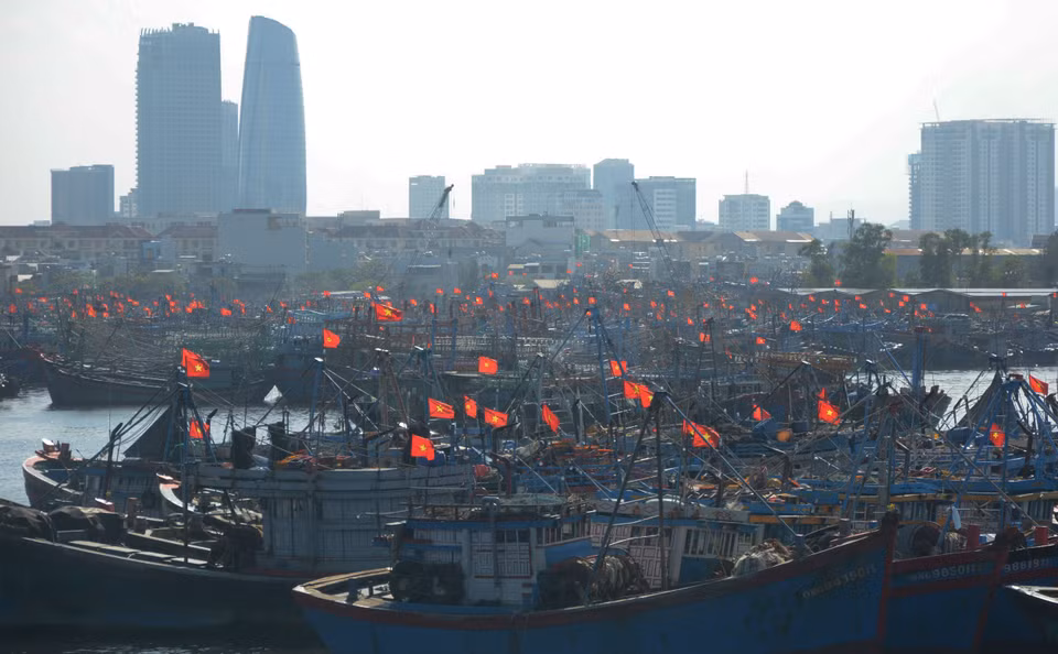 Todos los barcos cambian sus banderas, listos para zarpar el primer día de la primavera (Fuente: VNA)