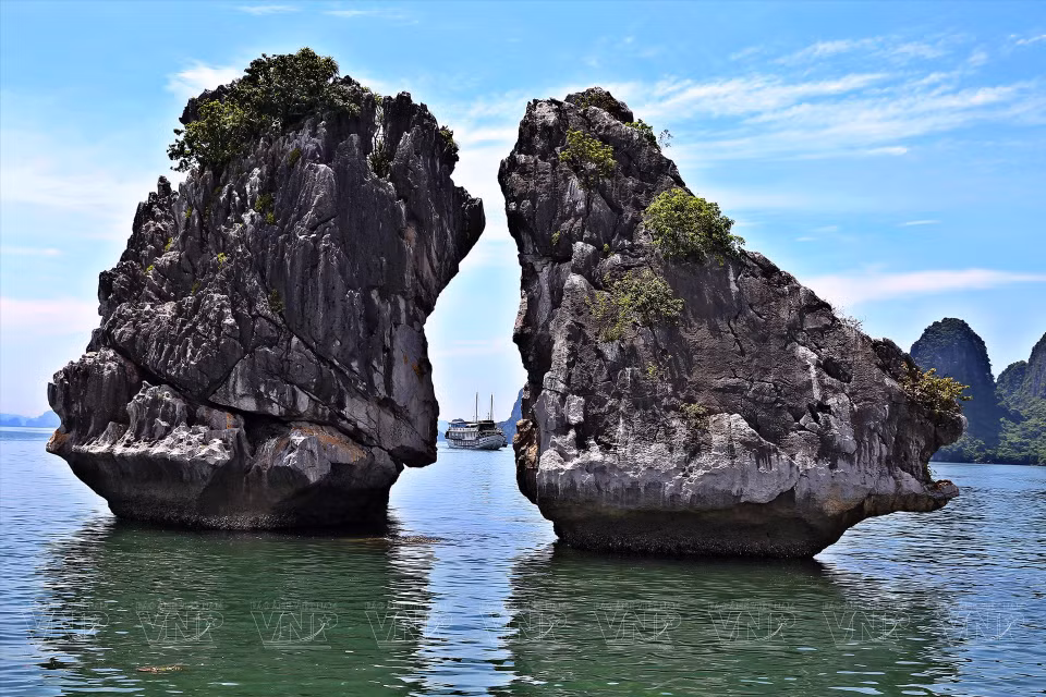 El islote Trong Mai (un par de pollos) es un símbolo del turismo de Quang Ninh. (Foto: VNP/VNA)