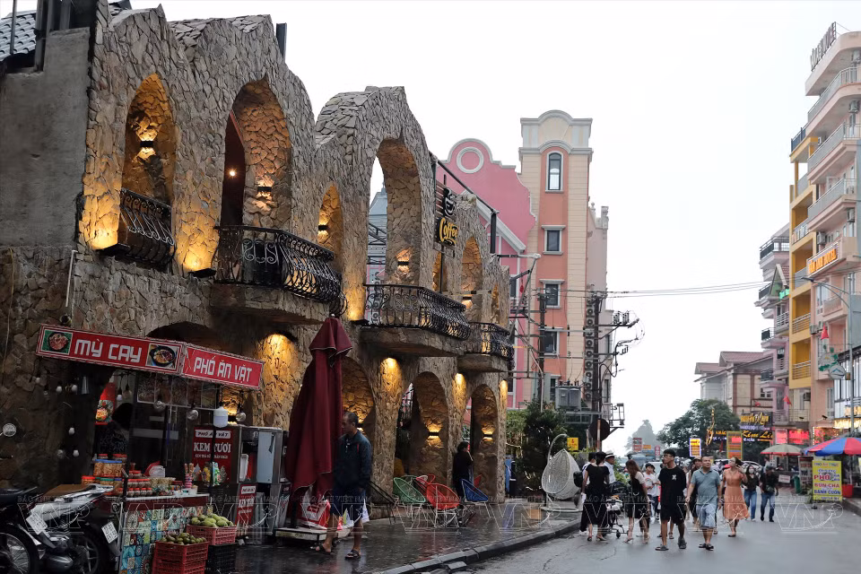 Los restaurantes y cafeterías tienen arquitectura única. (Fuente: Revista Ilustrada de Vietnam)