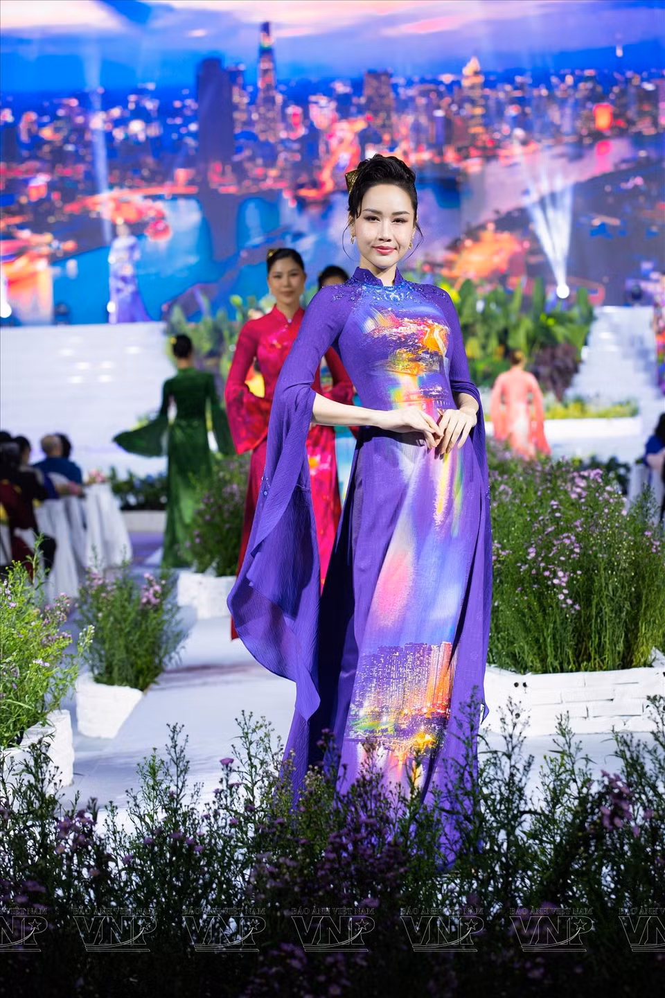 Diseño de la colección "Perla de Oriente Lejano". Foto: Revista Vietnam