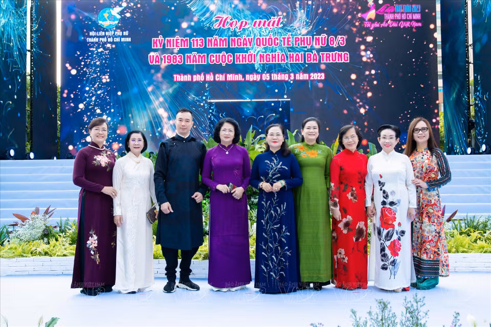 El desfile "Amo el Ao dai vietnamita" fue organizado por el Departamento de Turismo de Ciudad Ho Chi Minh en colaboración con la Unión municipal de Mujeres para celebrar el Día Internacional de la Mujer, el 8 de marzo. Foto: Revista Vietnam