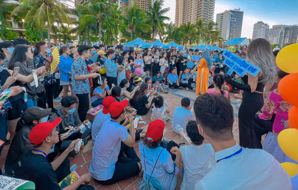 Una actividad comunitaria de la Red de Transgénero de Vietnam en el evento BridgeFest 2022 Music and Community Connection. Foto: VNP
