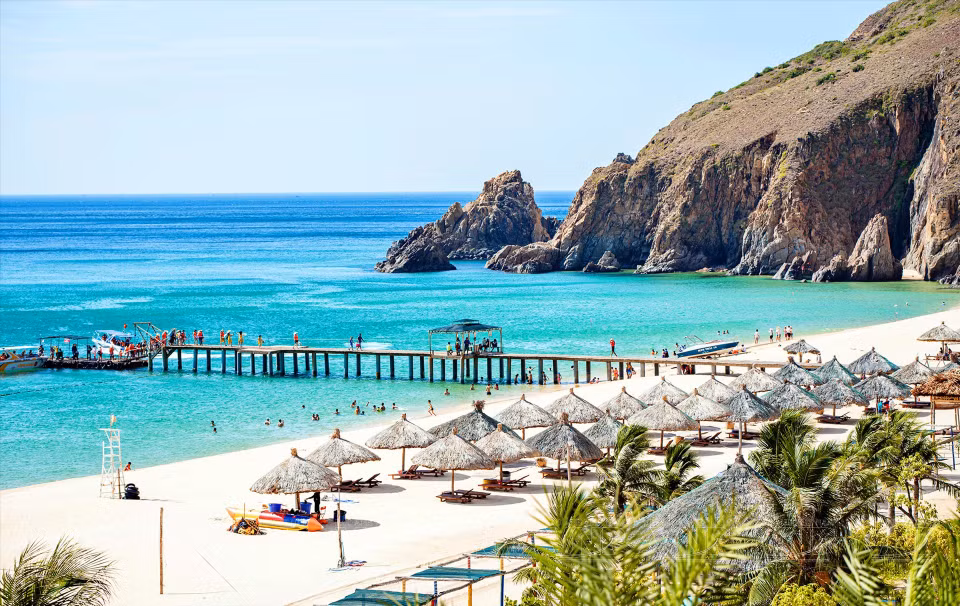 La belleza salvaje de la playa de Ky Co vista desde la montaña. Foto: Revista Ilustrada Vietnam