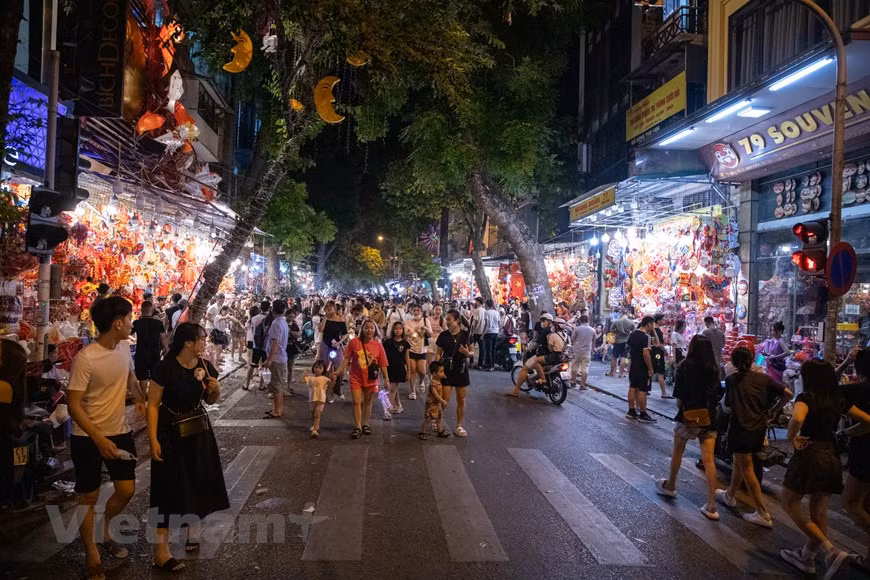 La calle de Hang Ma es el lugar más concurrido para celebrar el Festival del Medio Otoño en Hanoi. (Foto: Vietnam+)