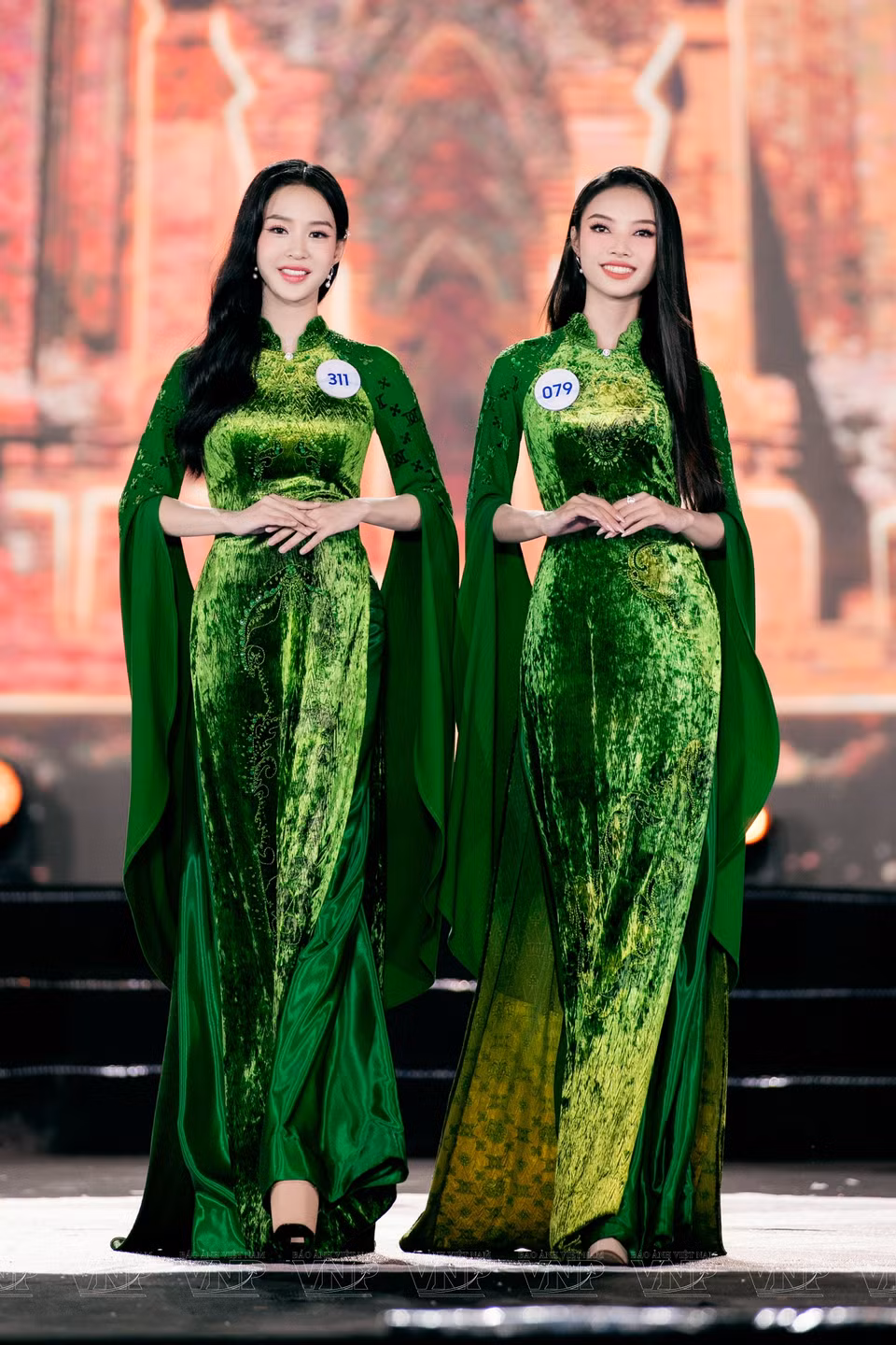 Diseños de la colección "Región patrimonial" con el propósito de promover y difundir la belleza del patrimonio y la cultura de Vietnam en general, así como de Binh Dinh, sede de Miss Mundo Vietnam 2023, en particular, a amigos internacionales. Foto: Revista Vietnam