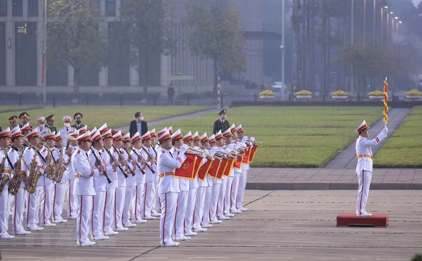 Banda de música realiza interpretación en el acto solemne. (Foto: VNA)