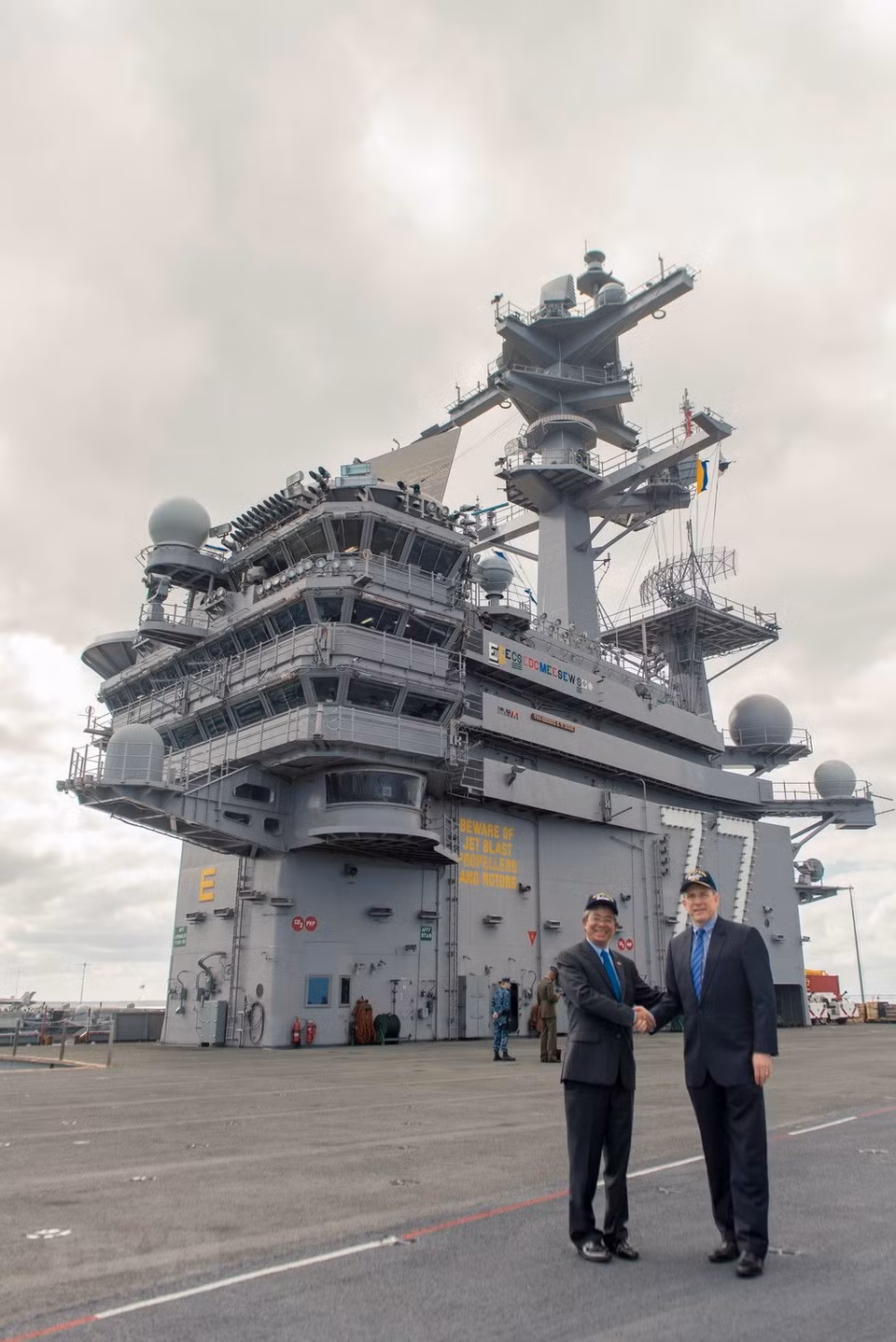 Quang Vinh y el subasistente del secretario del Estado del país norteamericano, Patrick Murphy