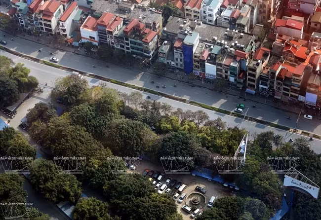Árboles se intercalan con edificios en la calle Kim Ma. (Fuente: VNA)