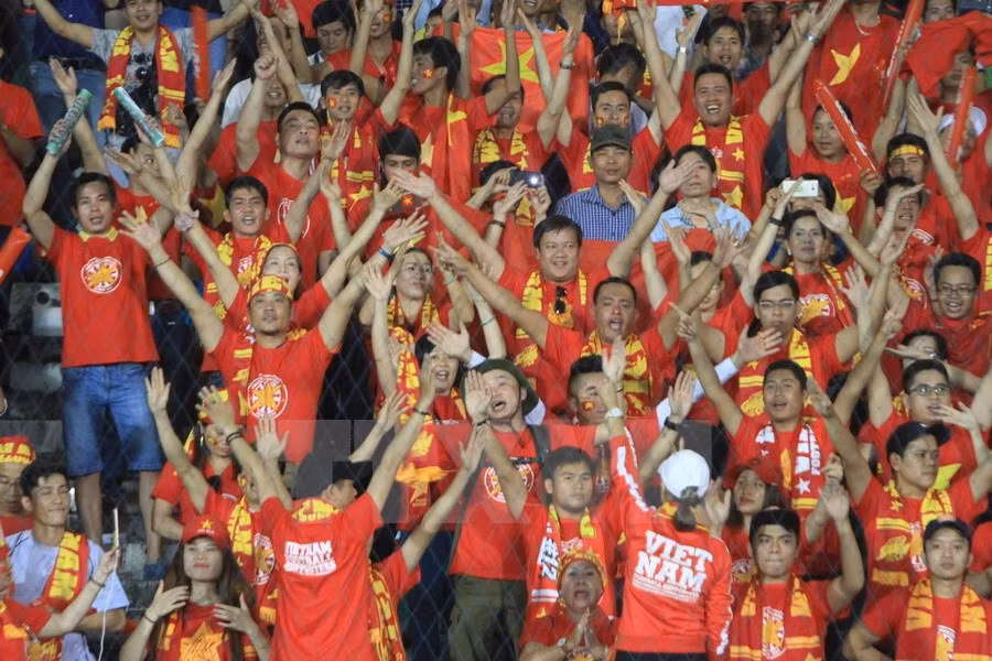 Aficcionados vietnamitas celebran la victoria. (Foto: VNA)