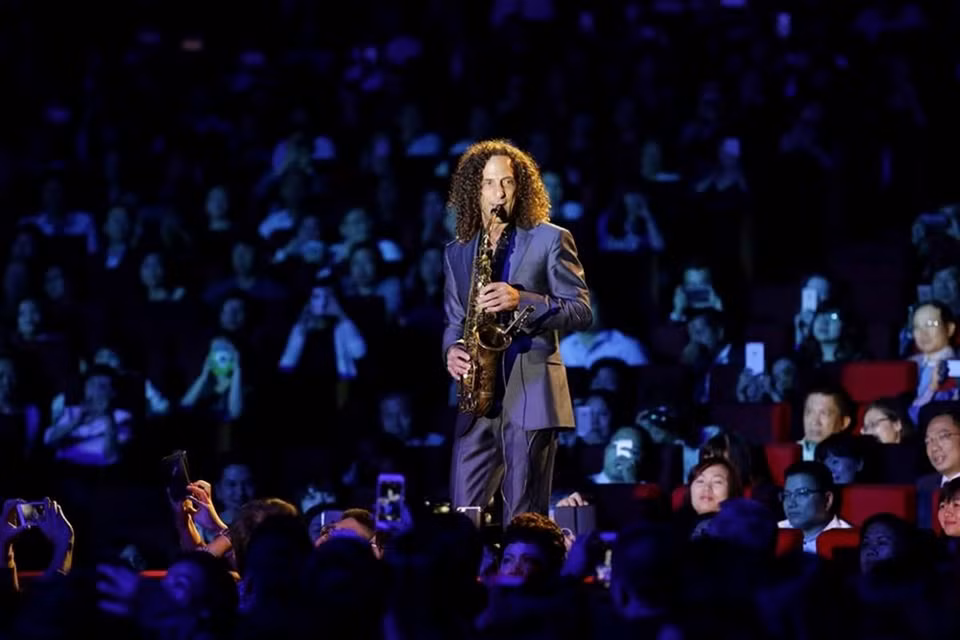 Para numerosos vietnamitas que vivieron la juventud en los años 80 y 90 del siglo pasado, la música de Kenny G se filtra en su mente como un recuerdo de ese periodo.