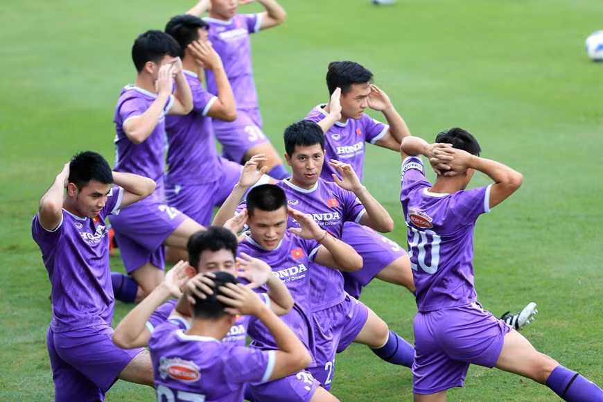 Con la presencia del entrenador Park Hang-seo y sus asistentes, la selección nacional de fútbol vietnamita arrancó su preparación para el primer partido de la ronda final de clasificación del Mundial 2022 en Asia, contra Arabia Saudita el próximo 3 de septiembre. (Fuente: VFF)