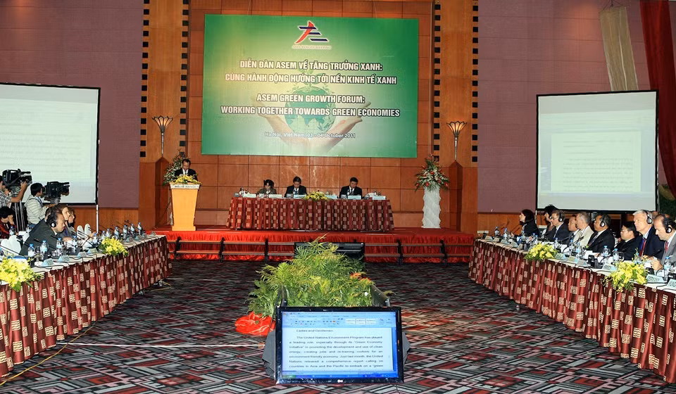 Foro del ASEM sobre el crecimiento verde en Hanoi, el 3 de octubre de 2011. (Foto: VNA)