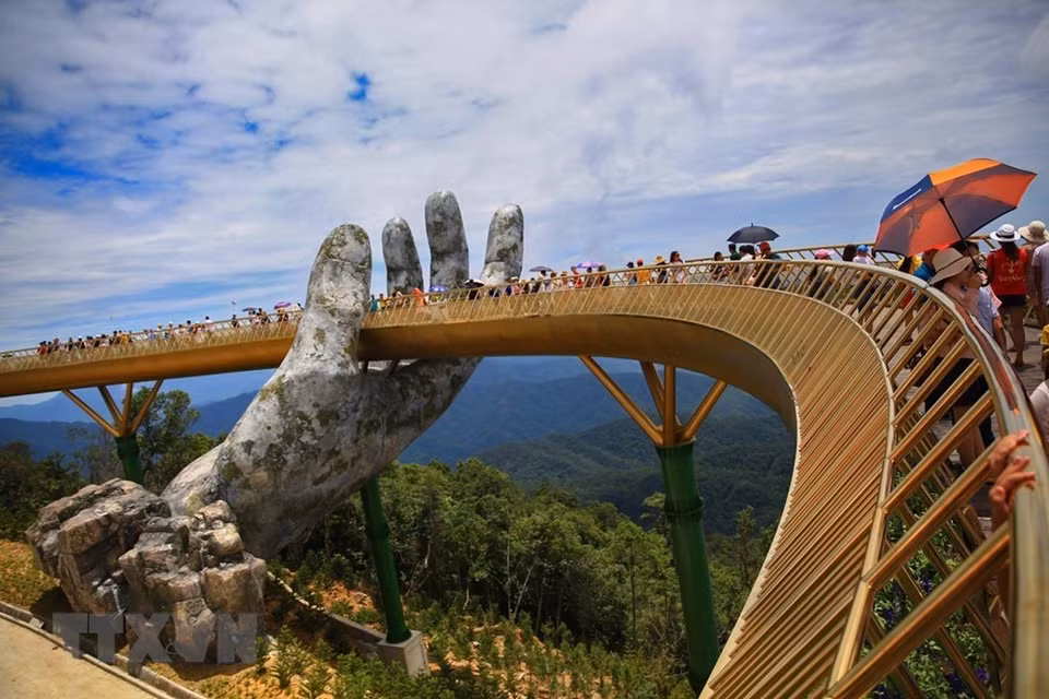 El puente figura entre las obras con estructuras más extrañas y maravillosas del mundo, según la revista The Guardian. (Fuente: VNA) 