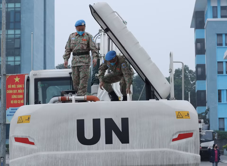 El primer equipo de ingenieros militares para la Fuerza Provisional de Seguridad de las Naciones Unidas (ONU) para Abyei prepara vehículos antes de la fecha de salida (Fuente: VNA)