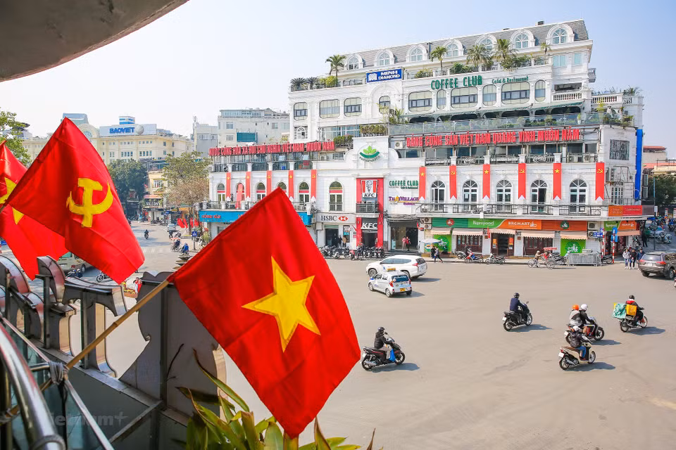 El 19 de enero se completaron las actividades de decoración y propaganda para el XIII Congreso Nacional del Partido. (Foto: Vietnam+)