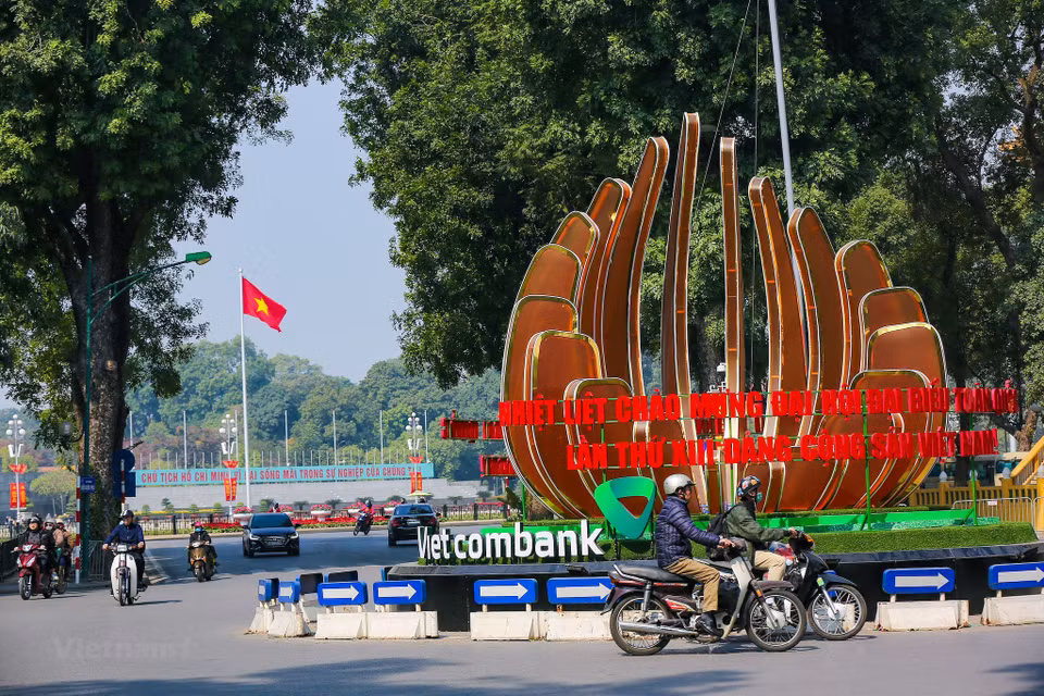 La capital en estos días parece vestir sus “mejores ropas”. (Foto: Vietnam+)