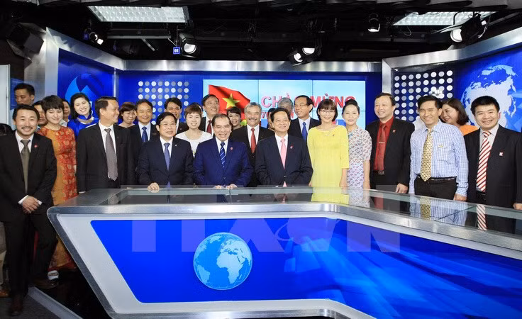 El entonces premier, Nguyen Tan Dung, visitó Vnews en ocasión del aniversario 70 del establecimiento de la VNA, en 2015.