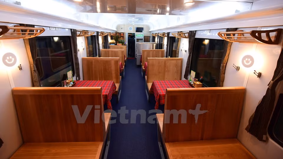 Cantinas están en el medio del tren (Foto: Minh Sơn/Vietnam+)
