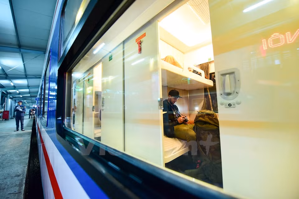 Estos trenes son productos combinados ​de cuatro sectores de ferrocarril, aviación e industrias naval y automovilística (Foto: Minh Sơn/Vietnam+)