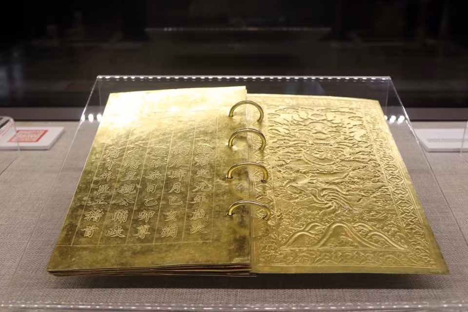 Un libro de oro de la dinastía Nguyen. (Fuente:VNA)