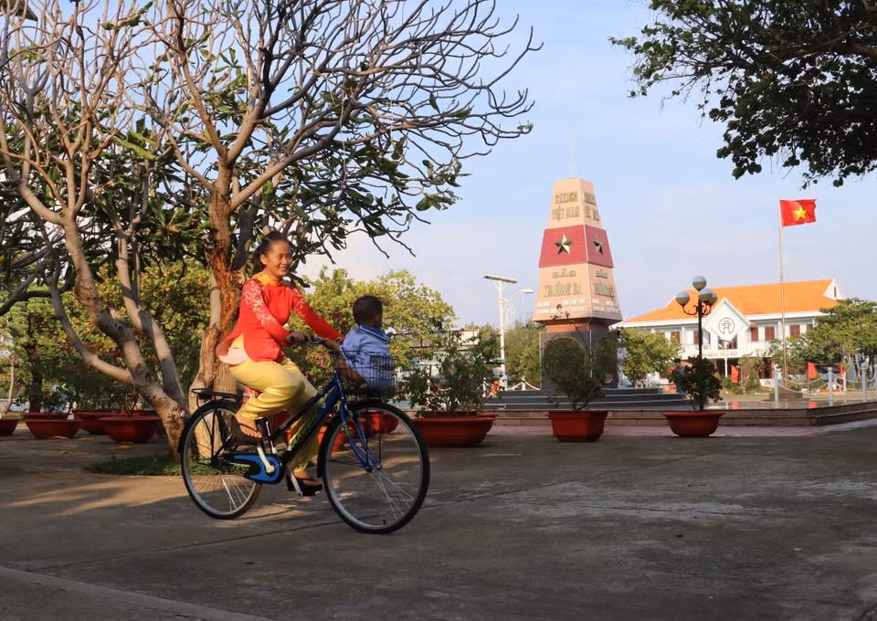Los pobladores del municipio de Truong Sa, en el distrito homónimo de la provincia de Khanh Hoa. Foto: VNA
