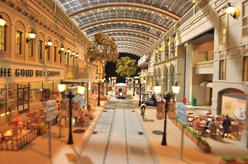 El Mall of the World de Dubai será una colosal estructura abovedada nueve veces más grande que el Mall of America. Cuando abra sus puertas en el año 2029, será controlado por temperatura, contará con miles de habitaciones de hotel, y tendrá su propia línea de tránsito. (Fuente: Reuters)