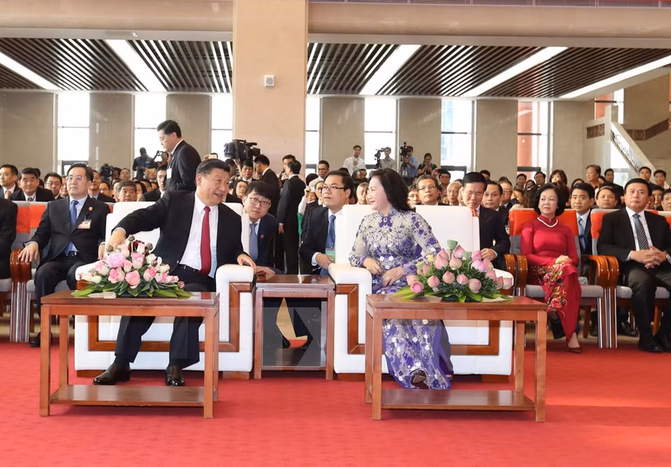 La presidenta de la Asamblea Nacional de Vietnam, Nguyen Thi Kim Ngan, y el secretario del Partido Comunista de China y también presidente de China, Xi Jinping, participaron en el acto (Fuente: VNA)